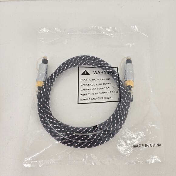 Cable Matters Digital Audio Cable Kit + Optical Adapter (Toslink) - Picture 4 of 5